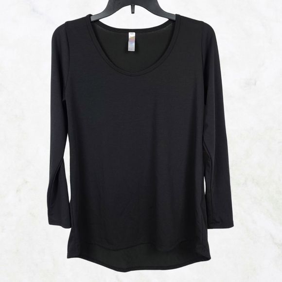 LuLaRoe Tops - ❌SOLD❌ Lularoe Lynnae Top | Solid Black | Small | EUC